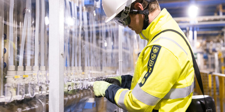 Chlorine electrolysis with ODC technology reduces energy consumption by up to 25 percent.