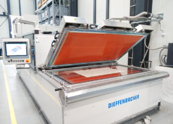 The new Flex option for the DIEFFENBACHER Fibercon: The upper frame is equipped with a flexible sheet.