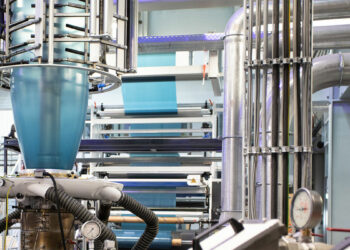 Thanks to the twin-screw and degassing unit, the EVO Fusion extruder can also process low-quality recyclate to blown film safely.