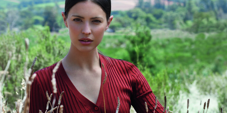 Rootness Mood+: the light mimicking skin tone equalizer.