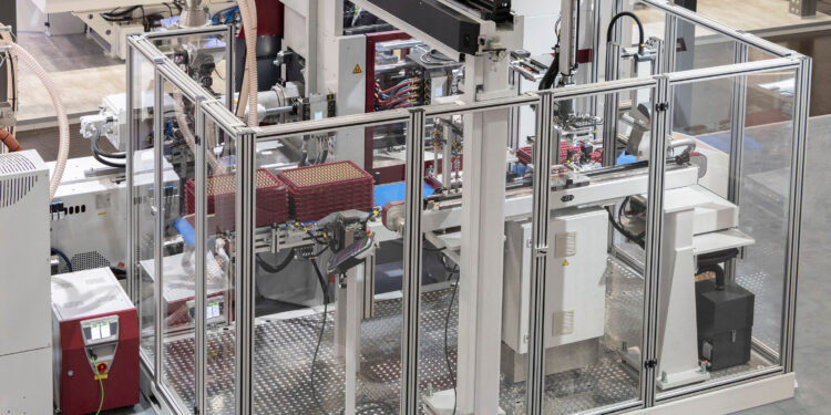 SmartPlus 90 with complex automation and digitization via Wittmann 4.0