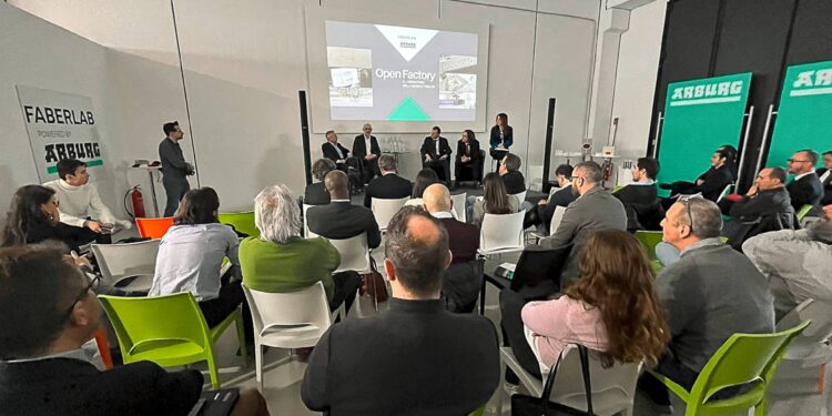 The range of services on offer from the "Faberlab powered by Arburg" Additive Center was presented to the guests in detail during the opening ceremony.