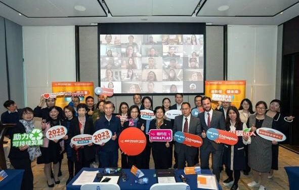△More than 100 local and overseas media participated in the press conference online and offline.