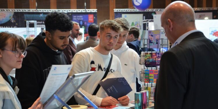 Print & Digital Convention Stays Charted for Success