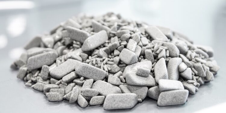 An AM post-processing technology supplier should be able to provide customized technology / media solutions that yield optimal surface finishes while preserving part integrity.