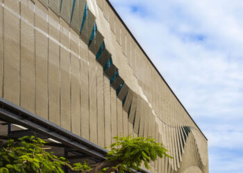 Kaynemaile mesh made from polycarbonate maintains a high level of airflow and transparency while also protecting from sun, wind and rain creating beautiful and unique designs.