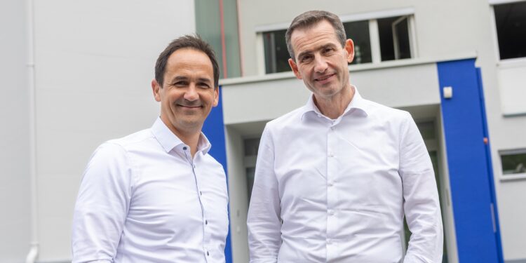 Start for the new ALPLAindustrial brand at production sites in Austria, Hungary and Romania. Picture: Roland Baumann, General Manager ALPLAindustrial (left) and Rainer Widmar, ALPLA Managing Director Central and Eastern Europe.