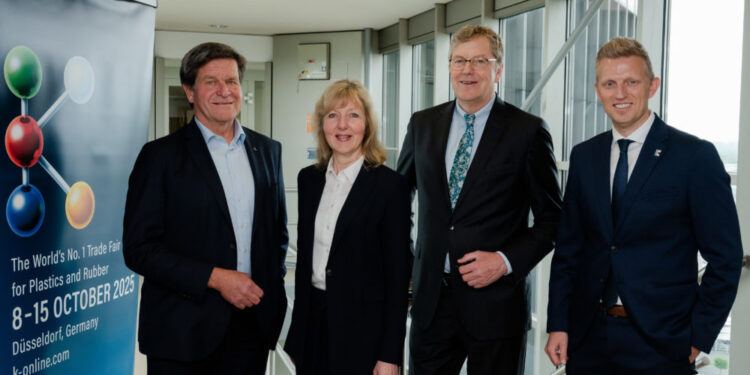 Ulrich Reifenhäuser (CSO Reifenhäuser Group, Board Member VDMA Committee for Plastics and Rubber Machinery), Petra Cullmann (Executive Director Messe Düsseldorf), Erhard Wienkamp (Managing Director Messe Düsseldorf), Thomas Franken (Director Plastics & Rubber, Messe Düsseldorf) @Messe Düsseldorf