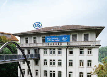 In June, the Swiss packaging solution provider SIG marked another milestone in its long history – 170 years of operation. Founded in 1853 and headquartered in Neuhausen, Switzerland, the company took the opportunity to look back on its impressive history of ingenuity and innovation, visit its present, and explore the exciting potential the future holds. Moreover, the event enabled customers and employees to experience firsthand what SIG stands for today and will stand for tomorrow: SIG – for better.