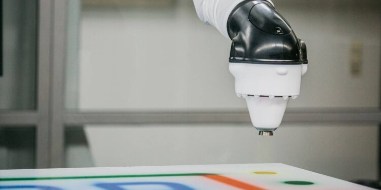 1: Thanks to the four main needles, EcoBell4 Pro manages color changes in just four seconds without paint loss.