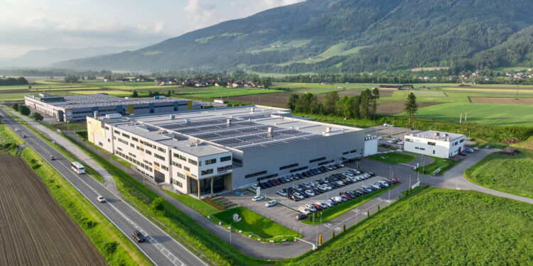 High-tech Robotics & Automation: Recycling Specialist Lindner Celebrates Opening of New Home of Recycling.