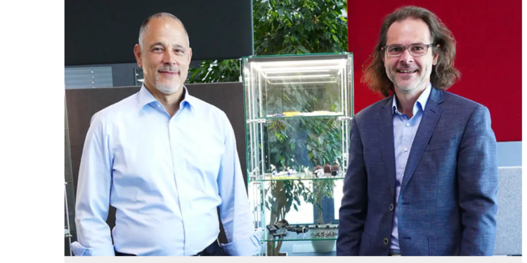 Markus Schmidt, CEO HEKUMA & Prof. Dr.-Ing. Honorary Doctor of ONPU Thorsten Schöler, THA