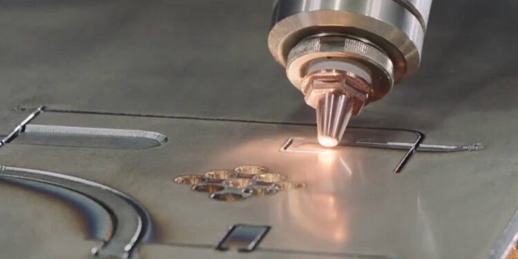 The new, highly dynamic laser bevel cutting unit Bevel-U makes possible the preparation of precise and consistent bevel parts – a great advantage for edge preparation for automated robot welding.